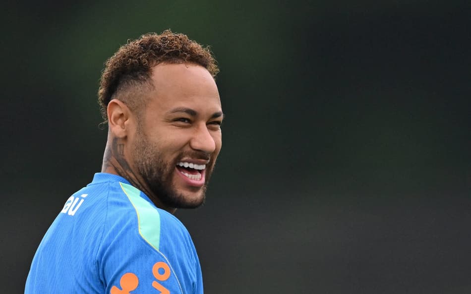 Neymar durante treino da Seleção Brasileira antes da partida contra a Escócia na Copa do Mundo (Foto: Mauro PIMENTEL / AFP)