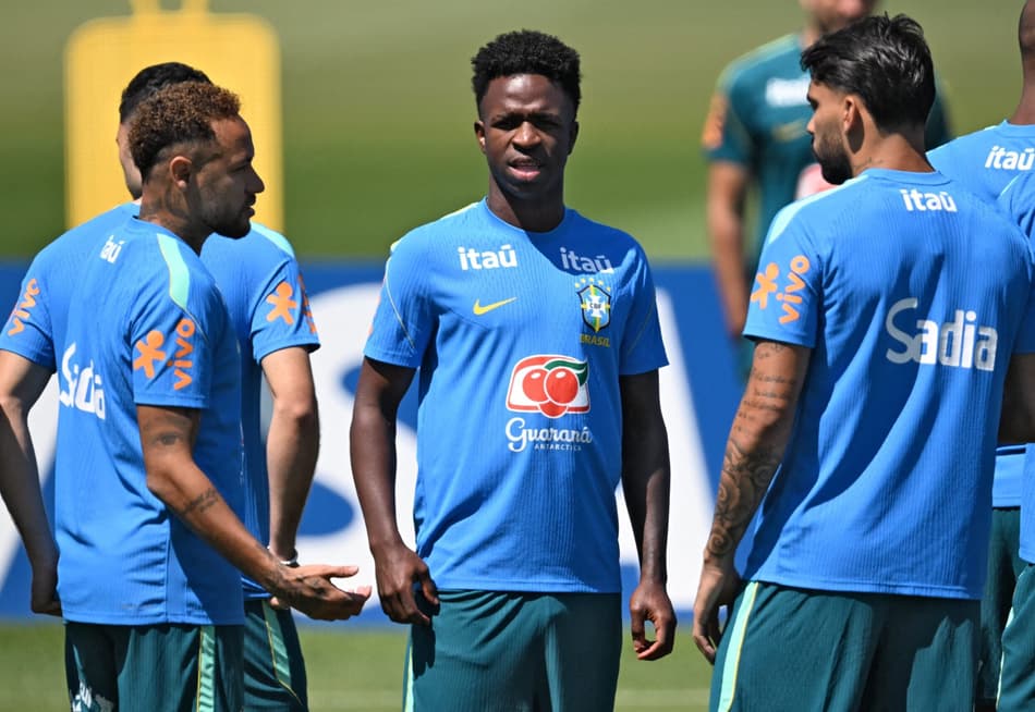 Neymar, Paquetá e Vini Jr. em treinamento da Seleção Brasileira antes de duelo contra a Escócia