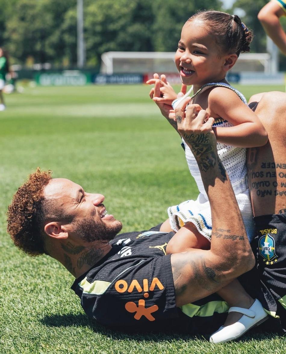 Jogadores da Seleção Brasileira recebem a família na concentração