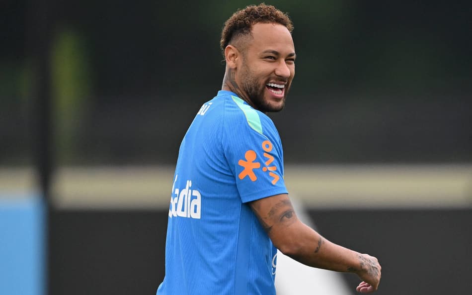 Postura de Neymar em treino da Seleção Brasileira chama atenção: 'Sempre'
