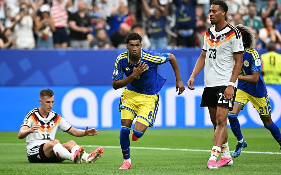O meio-campista Livano Comenenci de Curaçao comemora após marcar um gol durante a partida do Grupo E da Copa do Mundo de 2026 entre Alemanha e Curaçao