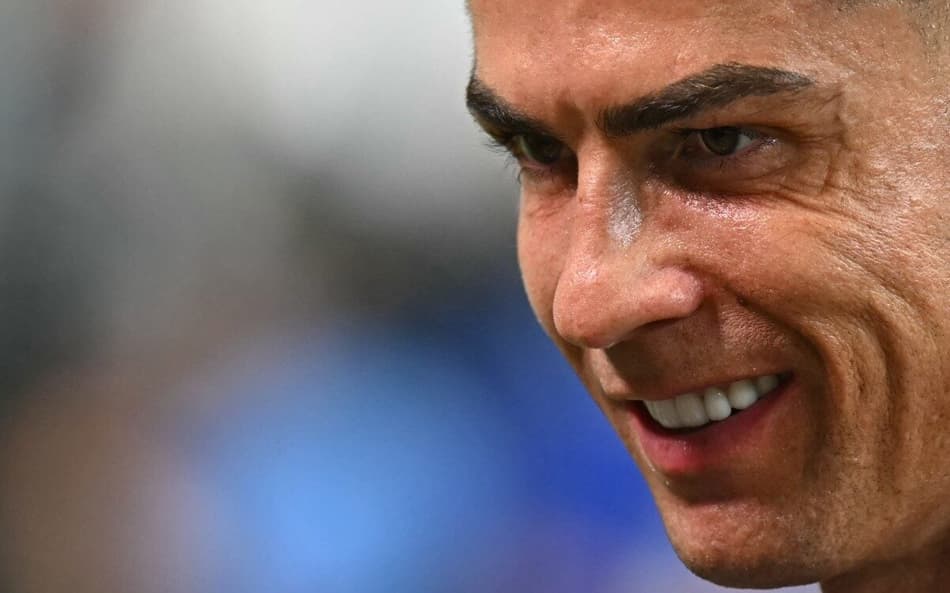 O sorisso de Cristiano Ronaldo após dois gols diante do Uzbequistão na Copa
