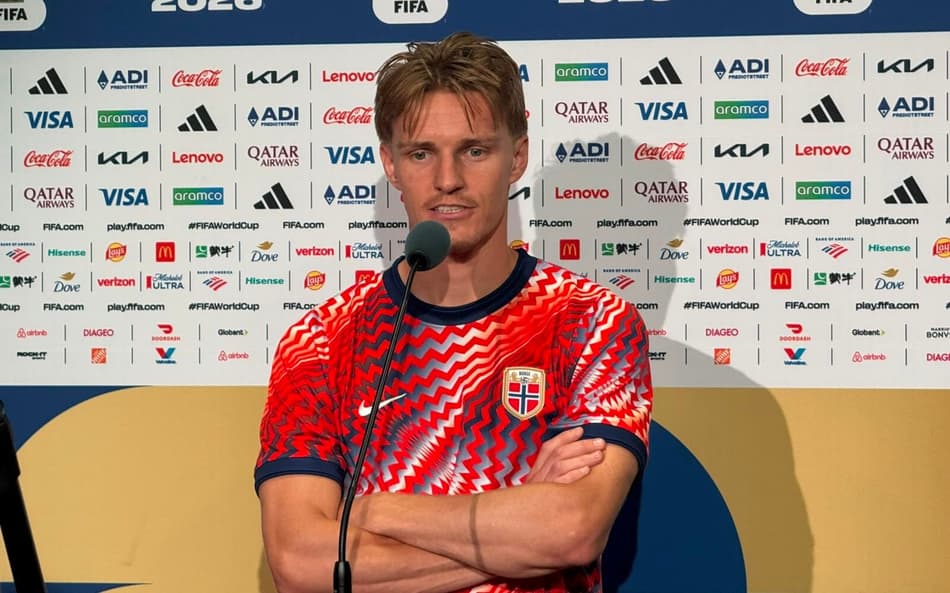 Ødegaard dá entrevista na zona mista (Foto: Vitor Palhares/Lance!)