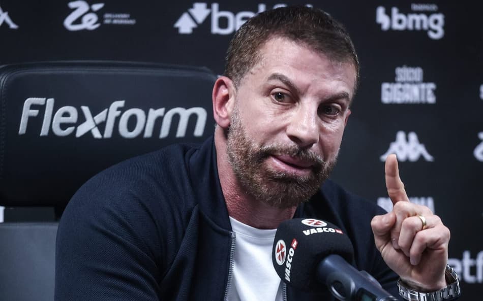 Pedrinho durante coletiva realizada na sede do Vasco, em São Januário