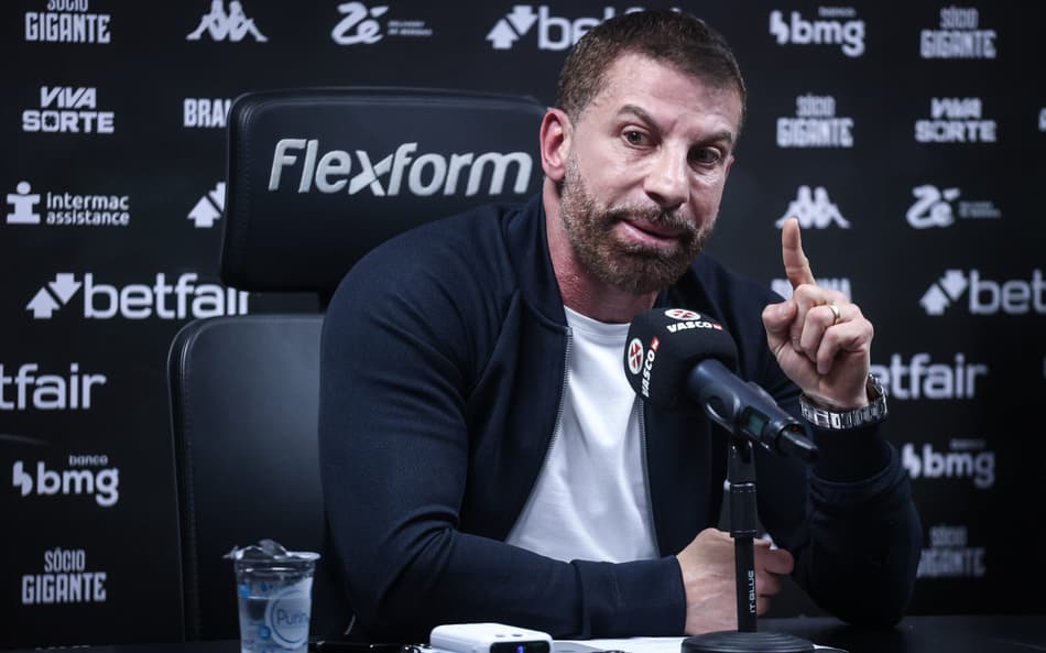 Pedrinho durante coletiva realizada na sede do Vasco, em São Januário