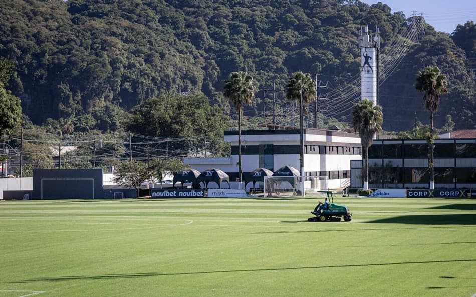 CT Rei Pelé passa por modificações no gramado dos campos 2 e 3 . (Foto: Raul Baretta/ Santos FC)