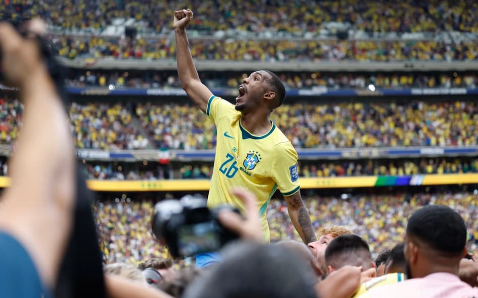 Rayan comemora vitória do Brasil sobre o Japão na Copa do Mundo