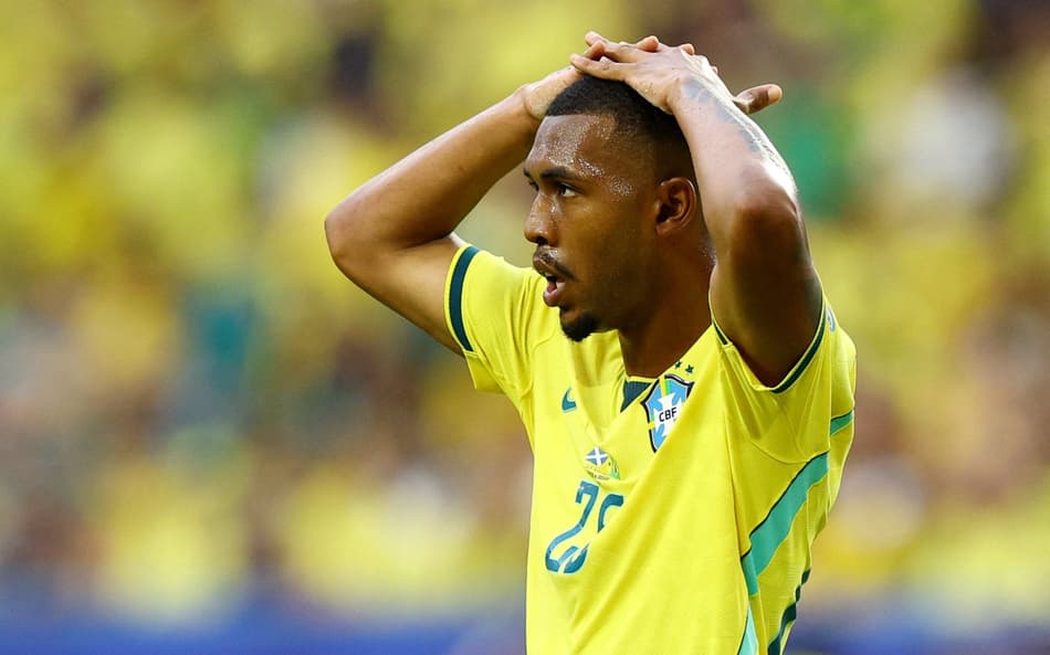 Rayan lamenta chance perdida em Brasil x Escócia