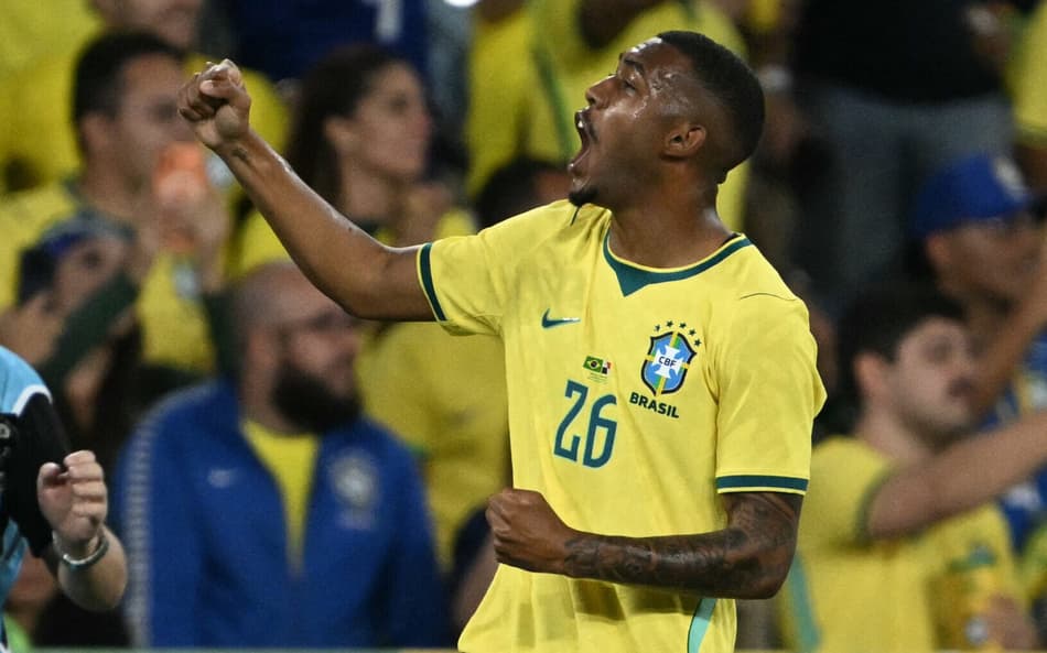 Rayan celebra seu primeiro gol pela Seleção Brasileira