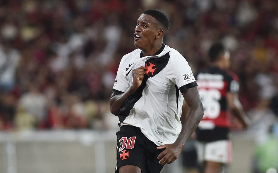 Rober Renan comemora gol pelo Vasco contra o Flamengo
