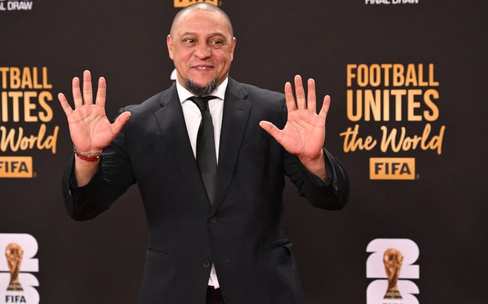 Roberto Carlos no sorteio da Copa do Mundo