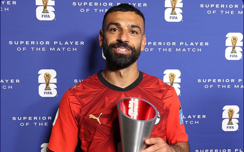 Salah recebeu prêmio de Melhor Jogador da Partida na versão sem a marca de bebida (Foto: Reprodução / Instagram / Fifa)
