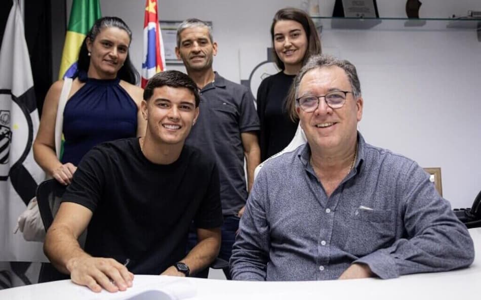Santos anuncia renovação com Samuel Pierri até 2029