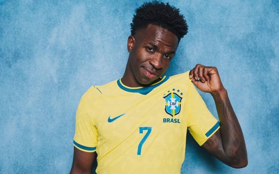 Vini Jr. com a camisa da Seleção Brasileira. (Foto: Divulgação/ Instagram)