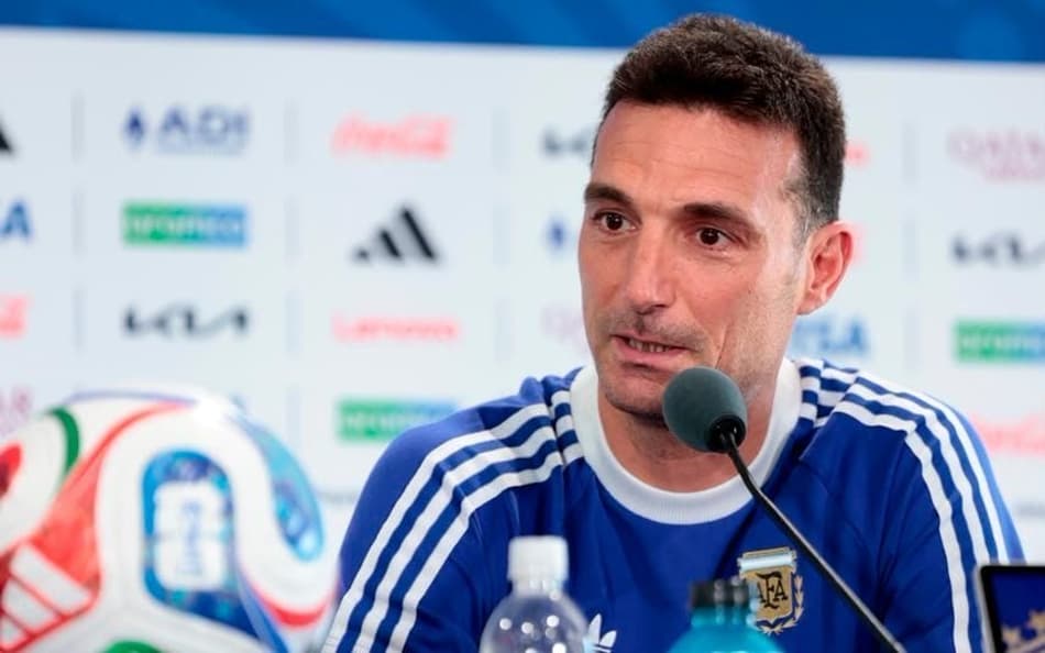 O técnico da Argentina, Lionel Scaloni, durante coletiva de imprensa. (Foto: Divulgação/ AFA)