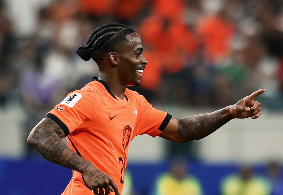 Summerville comemora gol da Holanda contra o Japão
