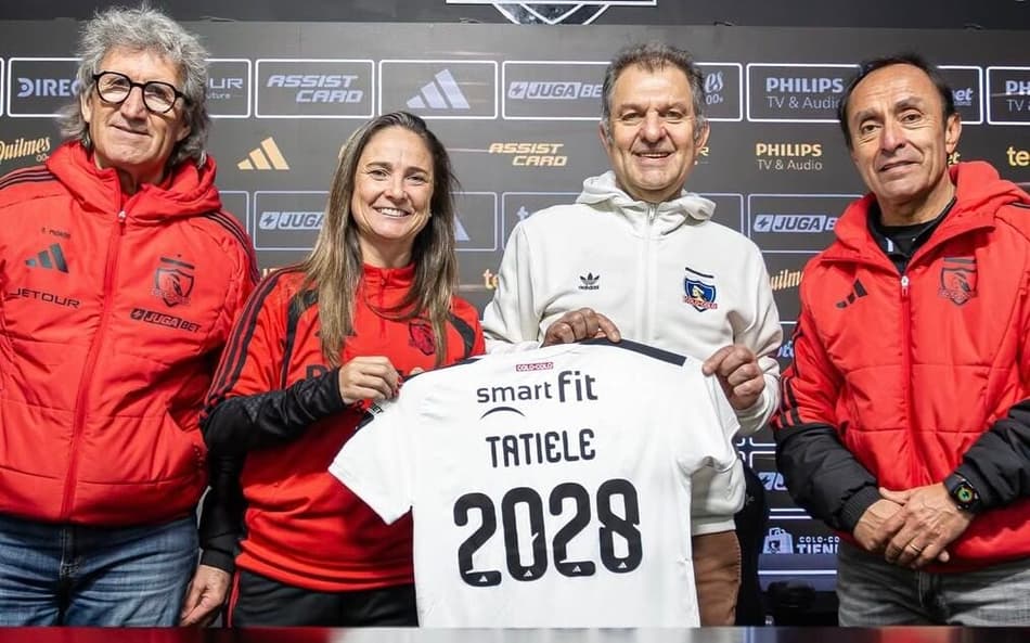Tatiele Silveira seguirá no comando do Colo Colo. (Tatiele Silveira renova com o Colo Colo. (Colo-Colo | Divulgação)
