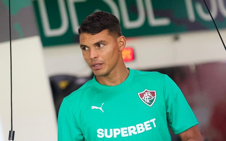 Thiago Silva se apresenta ao Fluminense antes do previsto