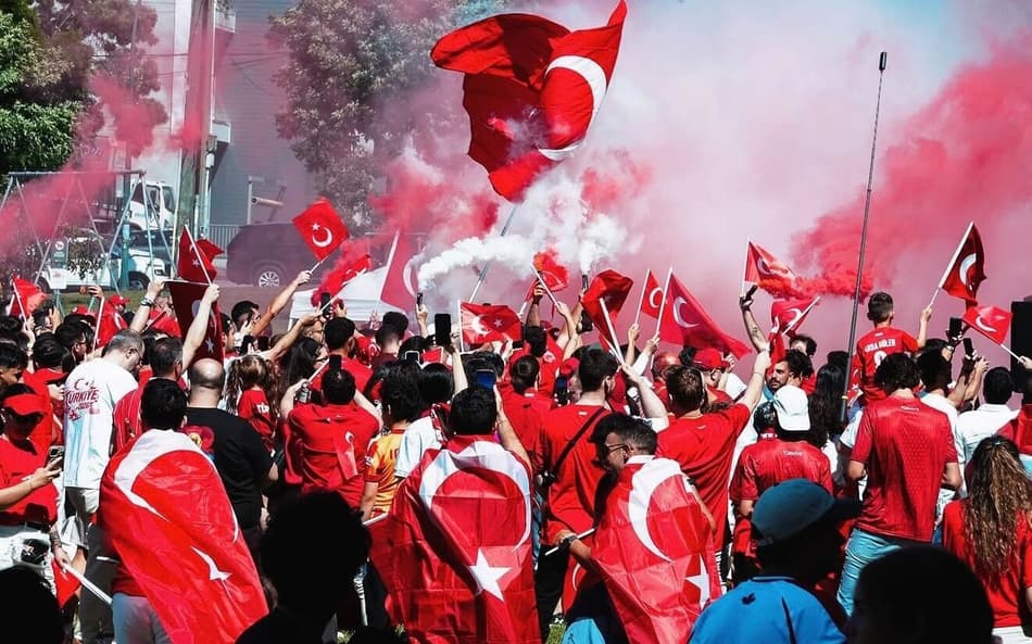Torcida da turquia (reprodução Instagram Fed. Turca)