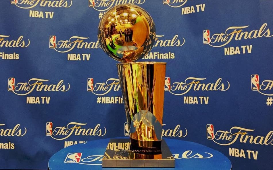 Troféu Larry O'Brien, de campeão da NBA (Foto: Reprodução / NBA)