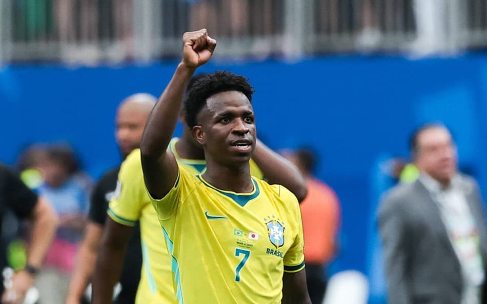 Vinicius Júnior comemorando a classificação contra o Japão na Copa do Mundo