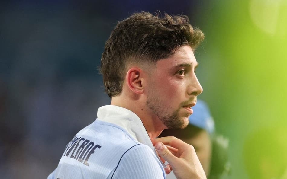 Federico Valverde em ação durante Uruguai x Arábia Saudita (Foto: Patricia de Melo Moreira / AFP)