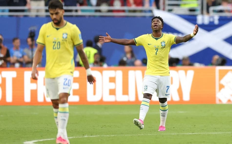 Vini Jr teve seu gol anulado na primeira etapa de Brasil x Escócia. (Foto: PATRICIA DE MELO MOREIRA / AFP)