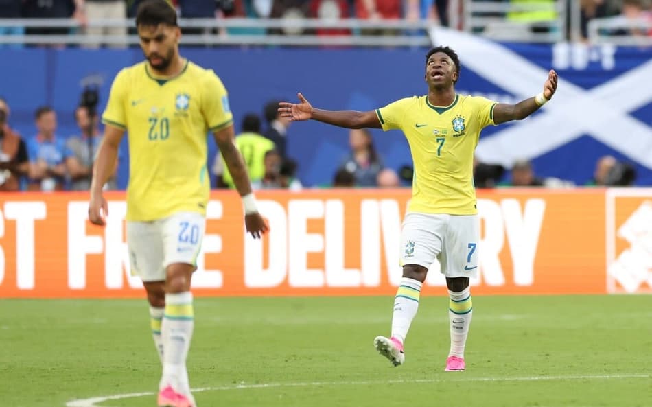Vini Jr teve seu gol anulado na primeira etapa de Brasil x Escócia. (Foto: PATRICIA DE MELO MOREIRA / AFP)