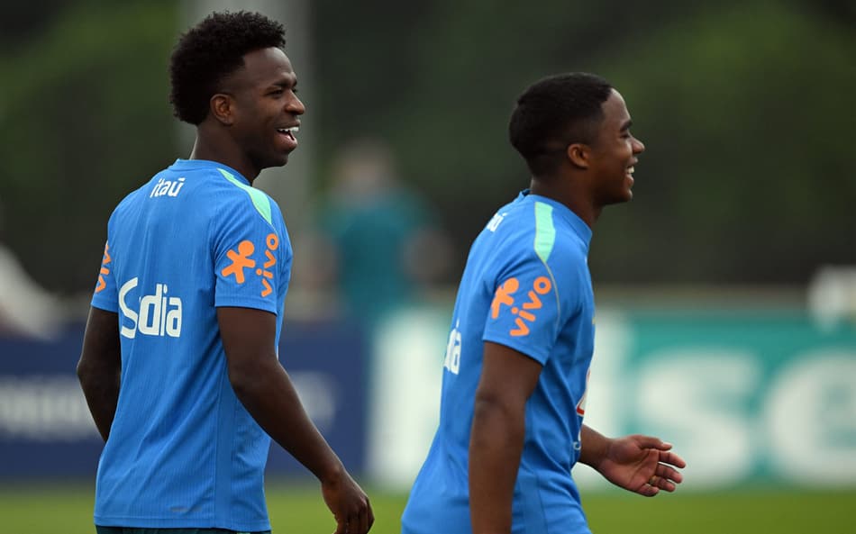 Vini Jr e Endrick durante treino da Seleção Brasileira