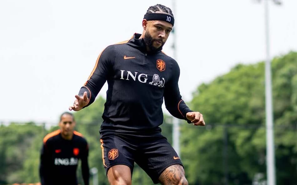 Memphis Depay durante atividade da seleção da Holanda em Zeist (Foto: Divulgação/Holanda)