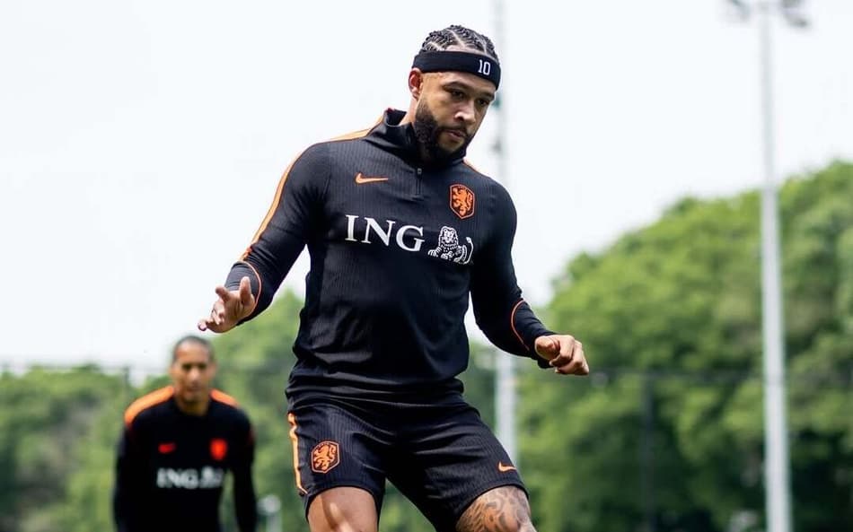 Memphis Depay durante atividade da seleção da Holanda em Zeist (Foto: Divulgação/Holanda)