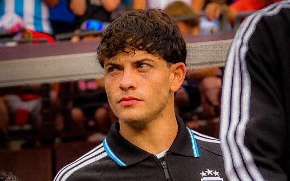 Agustín Giay vive expectativa de ser convocado em definitivo pela Argentina para a Copa do Mundo (Foto: Reprodução/Instagram)