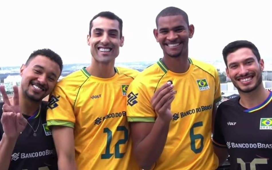 Maique, Douglas Souza, Adriano e Pureza em vídeo promocional da VNL, em Brasília (Foto: Reprodução/Volleyball World)