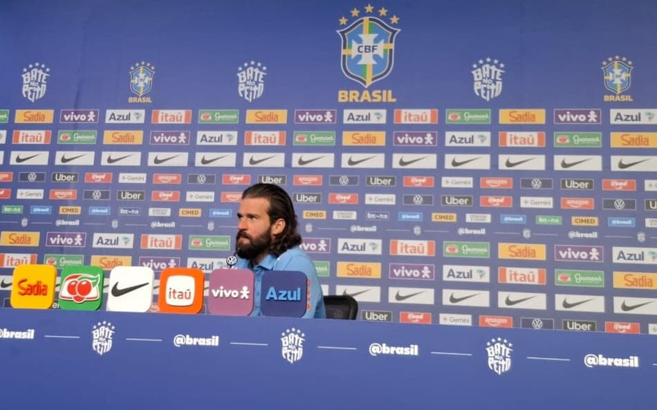 Alisson, goleiro da Seleção Brasileira (Foto: Marcio Dolzan/Lance!)