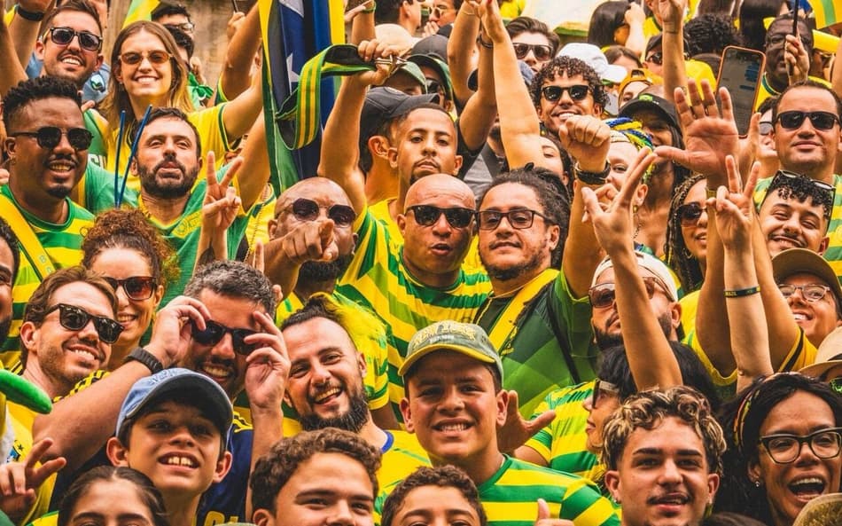 Torcida brasileira fez festa na Ponte do Brooklyn, em Nova York (Foto: Erik Maciel)