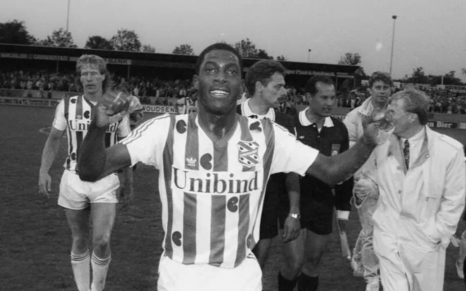 Jerry de Jong defendeu as cores do Heerenveen, da Holanda (Foto: Divulgação/Heerenveen)