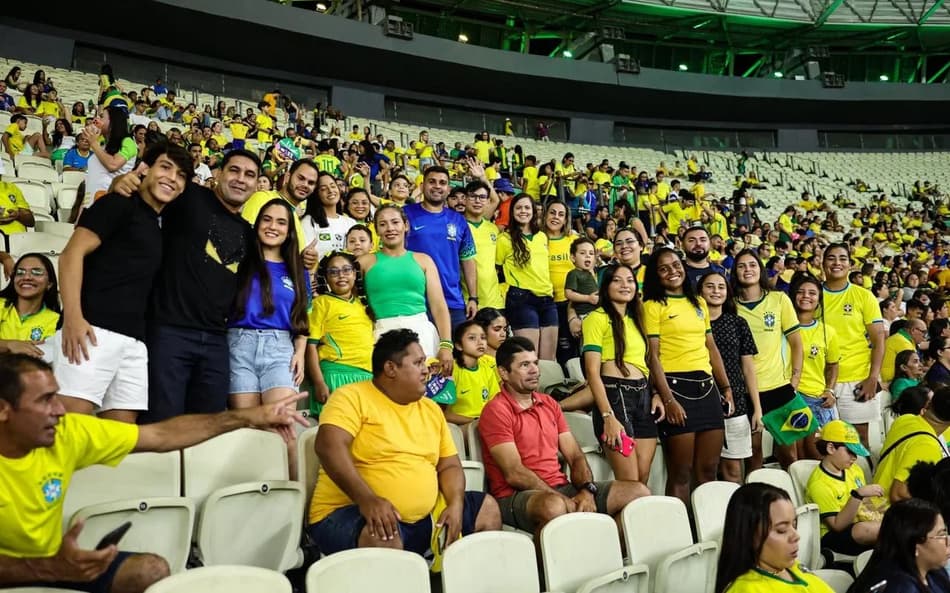 Delegação do Ceará na Arena Castelão para o jogo da Seleção Feminina. (Foto: Gabriel Silva / Ceará SC)