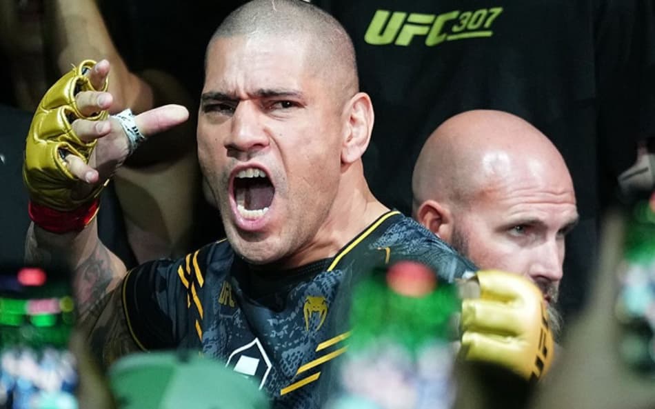 Alex Poatan em "ritual" antes de subir ao octógono do UFC