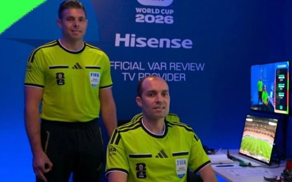 Shaun Evans, árbitro acusado de sinal supremacista antes de Alemanha x Curaçao pela Copa do Mundo (Foto: Reprodução)