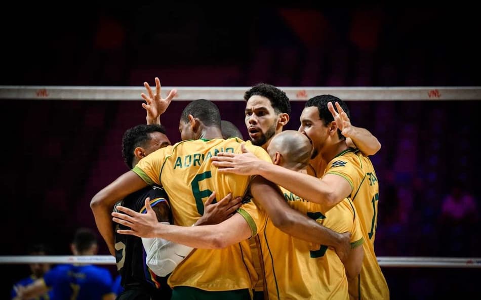Jogadores da seleção masculina de vôlei durante a segunda semana da VNL