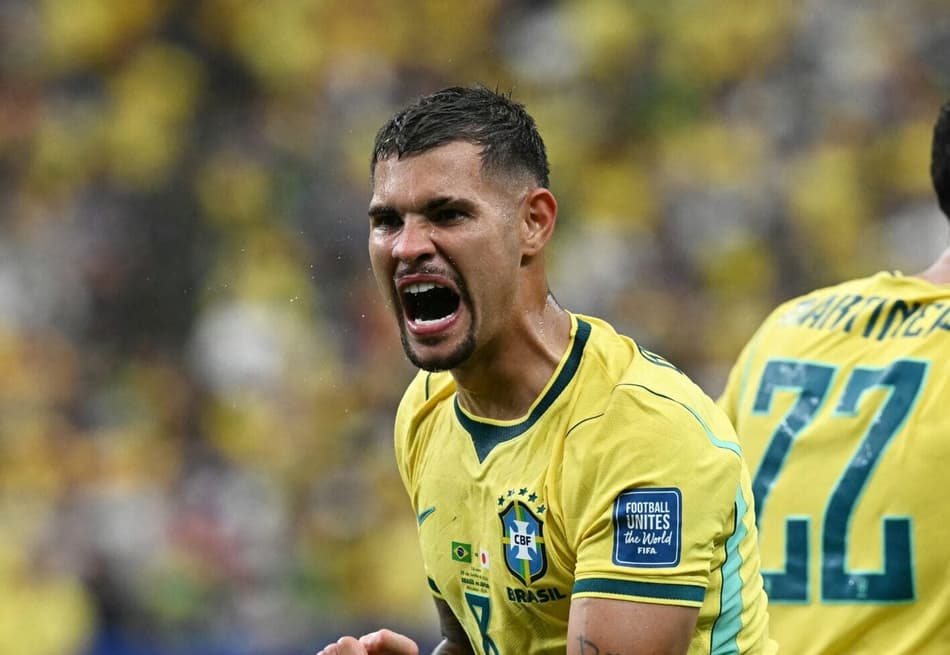 Bruno Guimarães comemorando