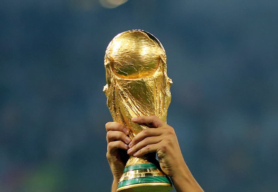 ATENCAO EDITORES! FOTOS EMBARGADAS PARA VEêCULOS DE FORA DO BRASIL - Detalhe da taca durante comemoracao do titulo da Alemanha ao final da partida contra a Argentina no estadio Maracana pela final da Copa do Mundo 2014