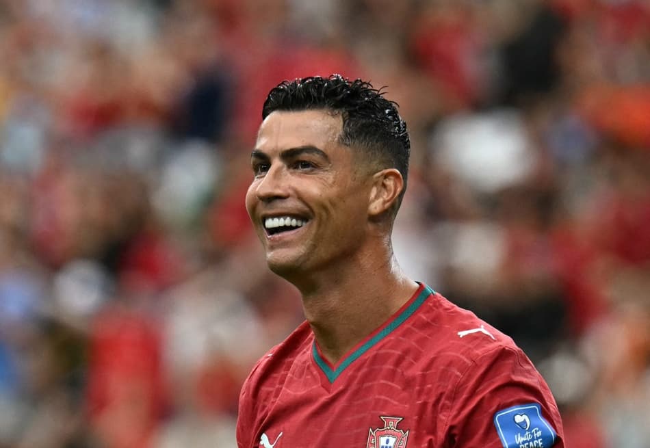 Cristiano Ronaldo sorrindo contra o Uzbequistão na Copa do Mundo