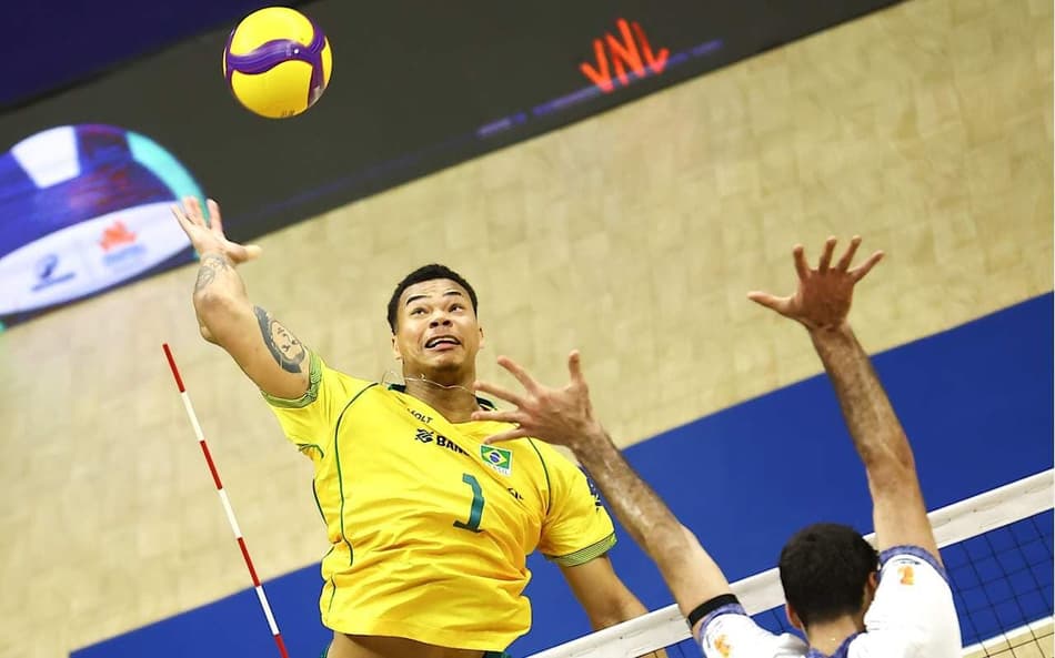 Darlan ataca em Brasil x Irã pela VNL 2026 (Foto: Volleyball World)