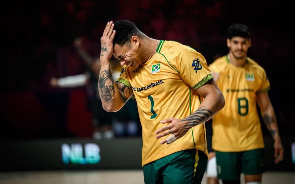 O oposto Darlan se lamenta durante jogo entre Brasil e Eslovênia pela VNL
