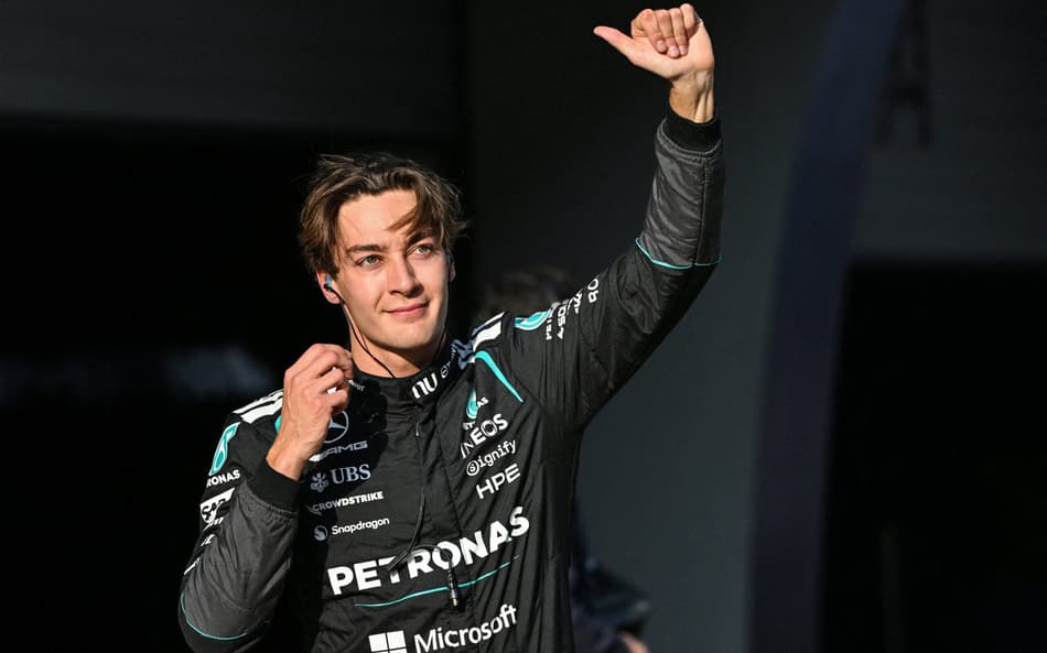 Líder da classificação geral, George Russell no GP da China pela F1 2026 (Foto: HECTOR RETAMAL / AFP)