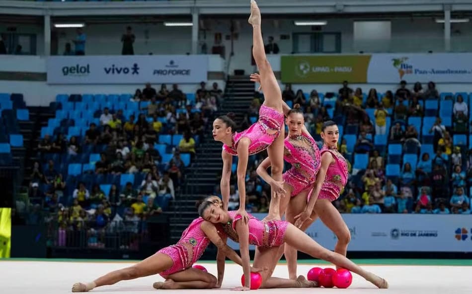 Brasil em ação na final da série simples (Foto: MeloGym/CBG)