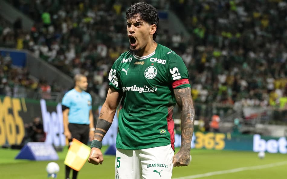 Gustavo Gómez comemora seu gol contra o Athletico