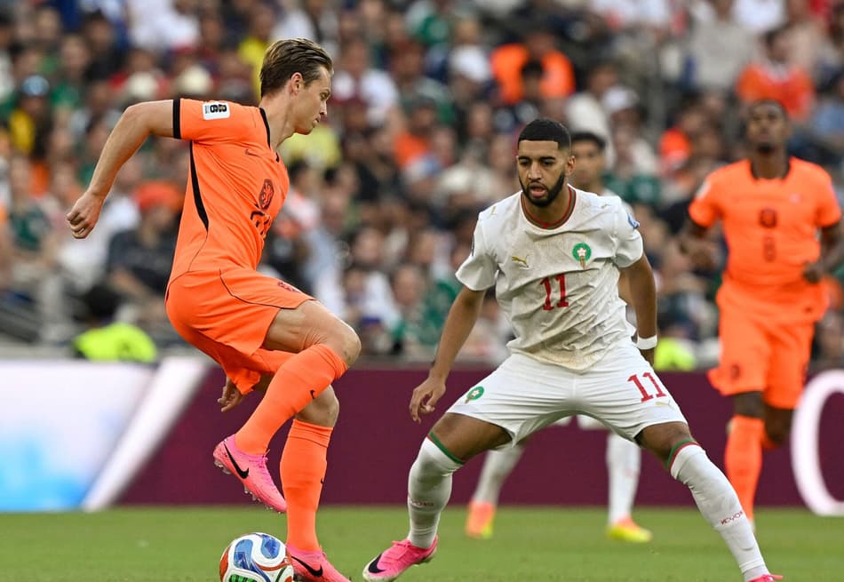 Frenkie de Jong, da Holanda, e Ismael Saibari, de Marrocos, em jogo pela Copa do Mundo de 2026