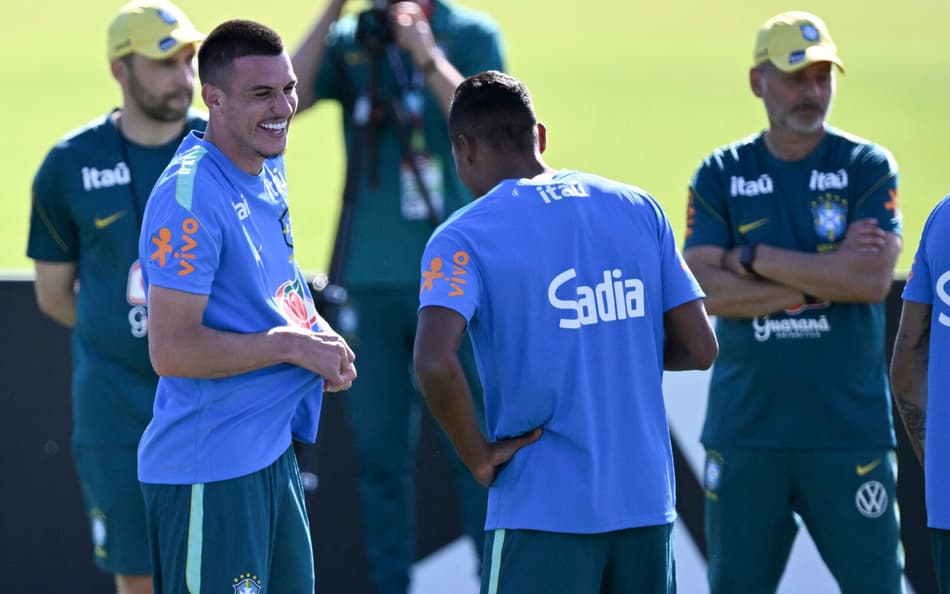Ibañez durante treino da Seleção Brasileira